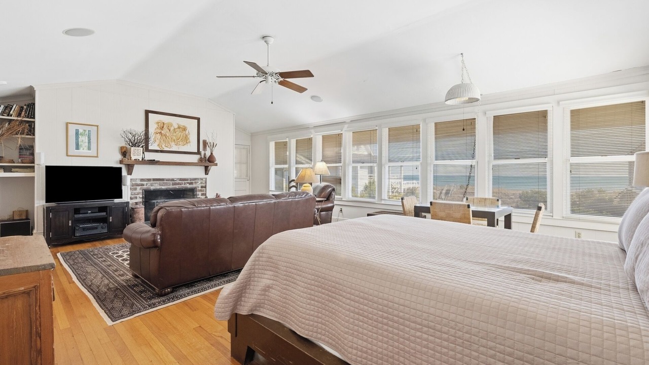 Photo of Bedroom in Debordieu Colony