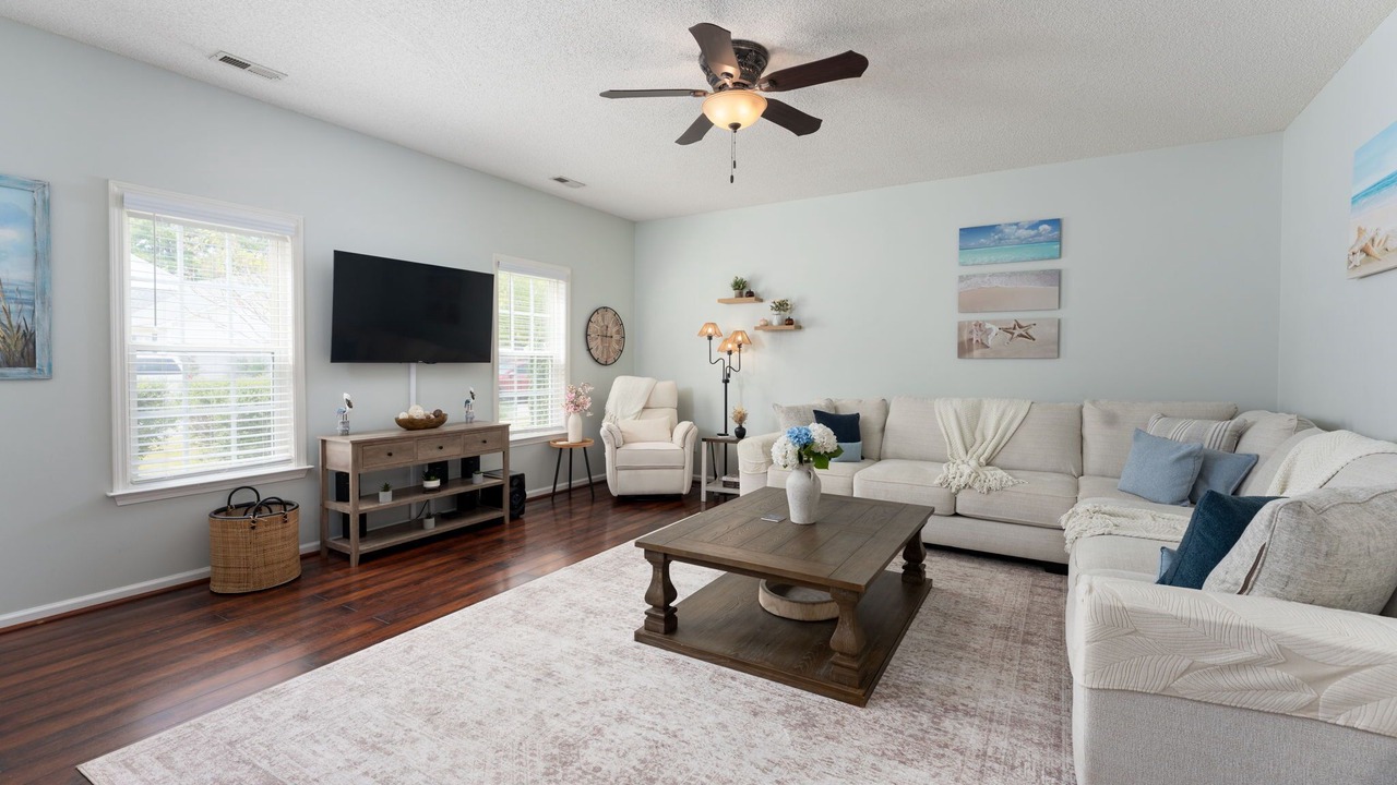 Photo of Livingroom in Murraysville