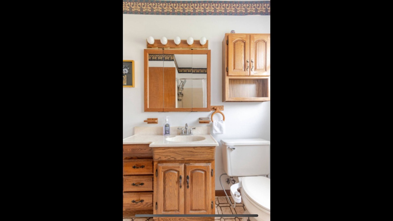 Photo of Bathroom in Garden City