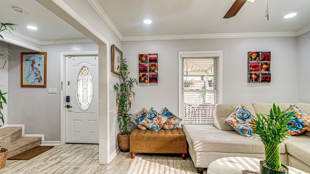 Photo of Livingroom in Burlington
