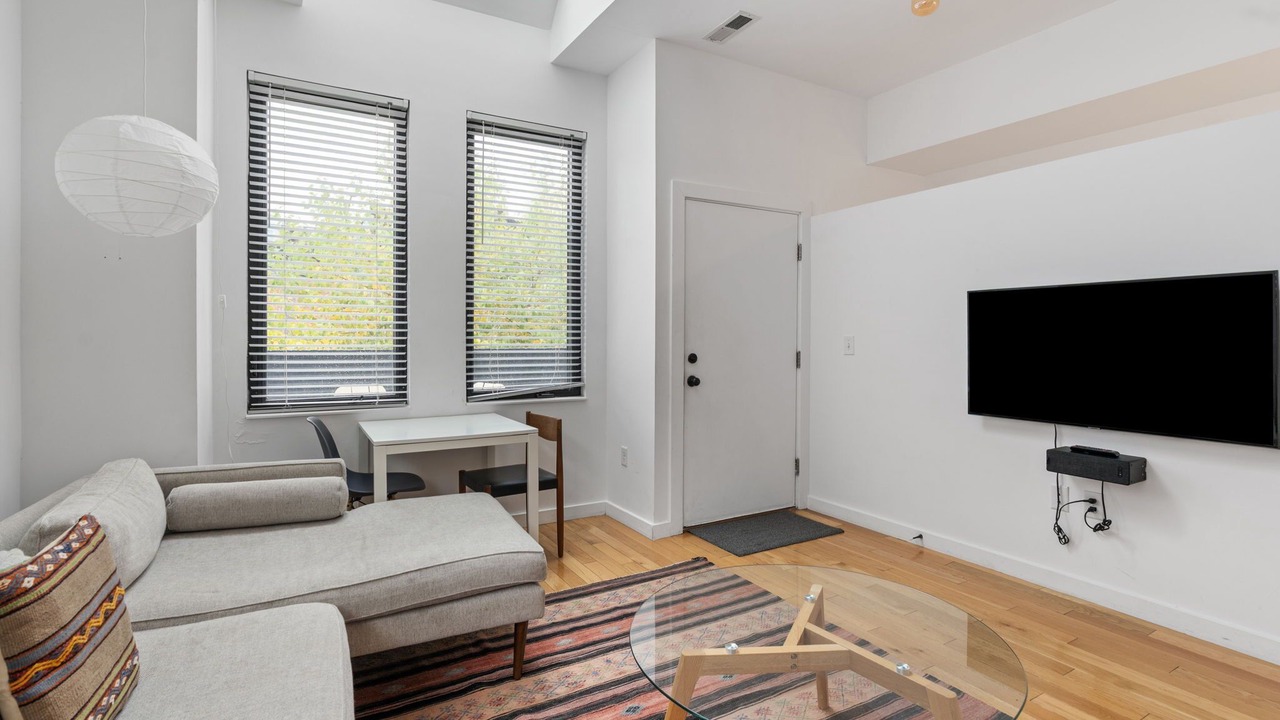 Photo of Livingroom in Monroe Ward
