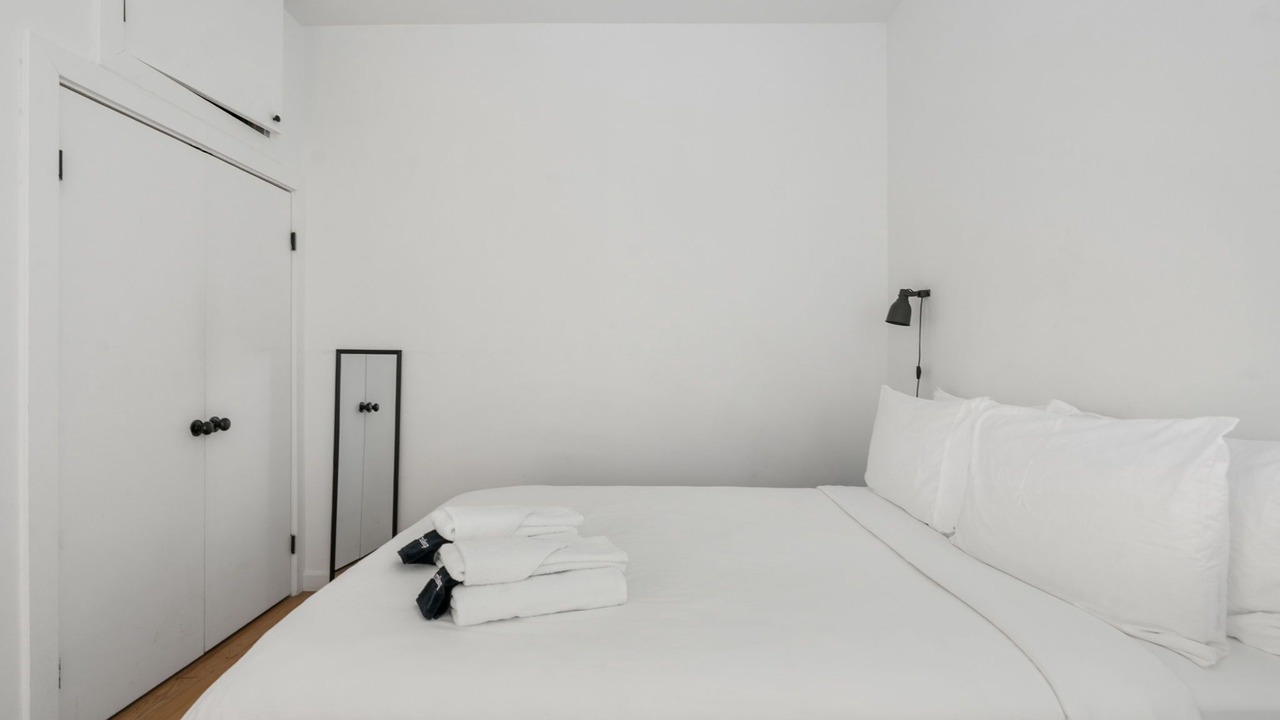 Photo of Bedroom in Monroe Ward