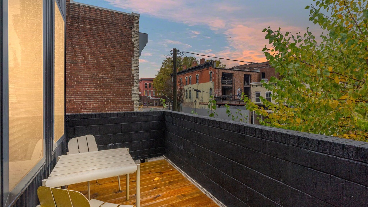 Photo of Patio Balcony in Monroe Ward
