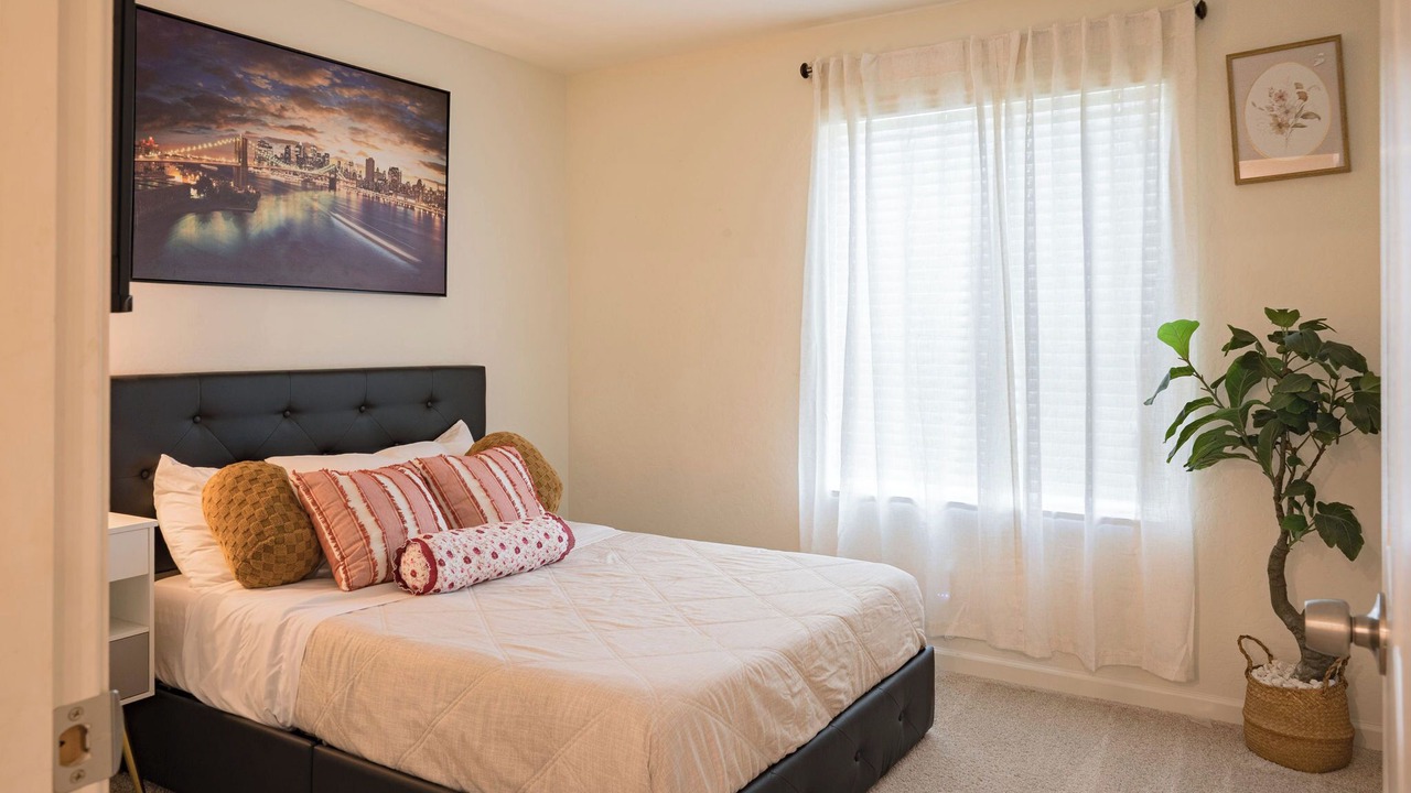 Photo of Bedroom in Raisin