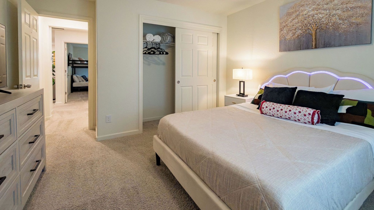 Photo of Bedroom in Raisin