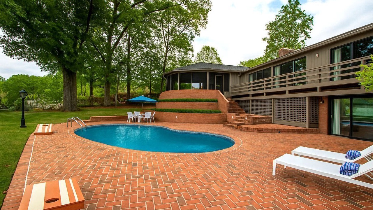 Photo of Outdoor in Dixie - Berryhill