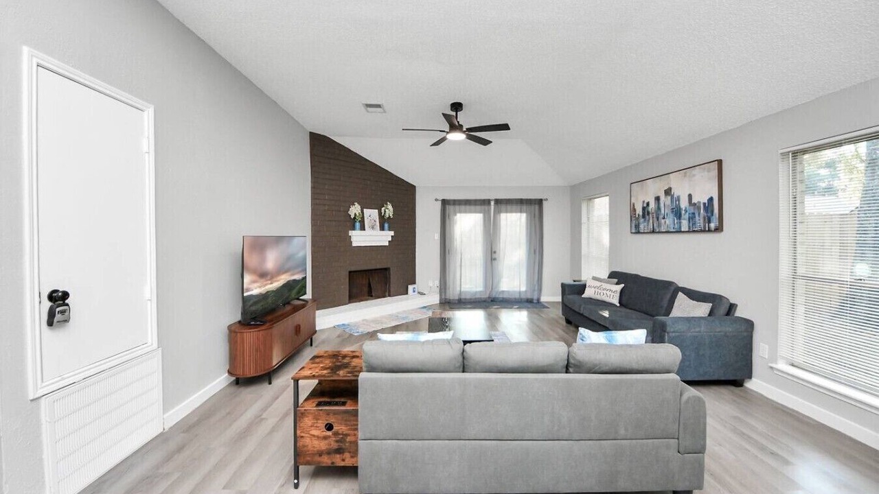 Photo of Livingroom in Pecan Grove