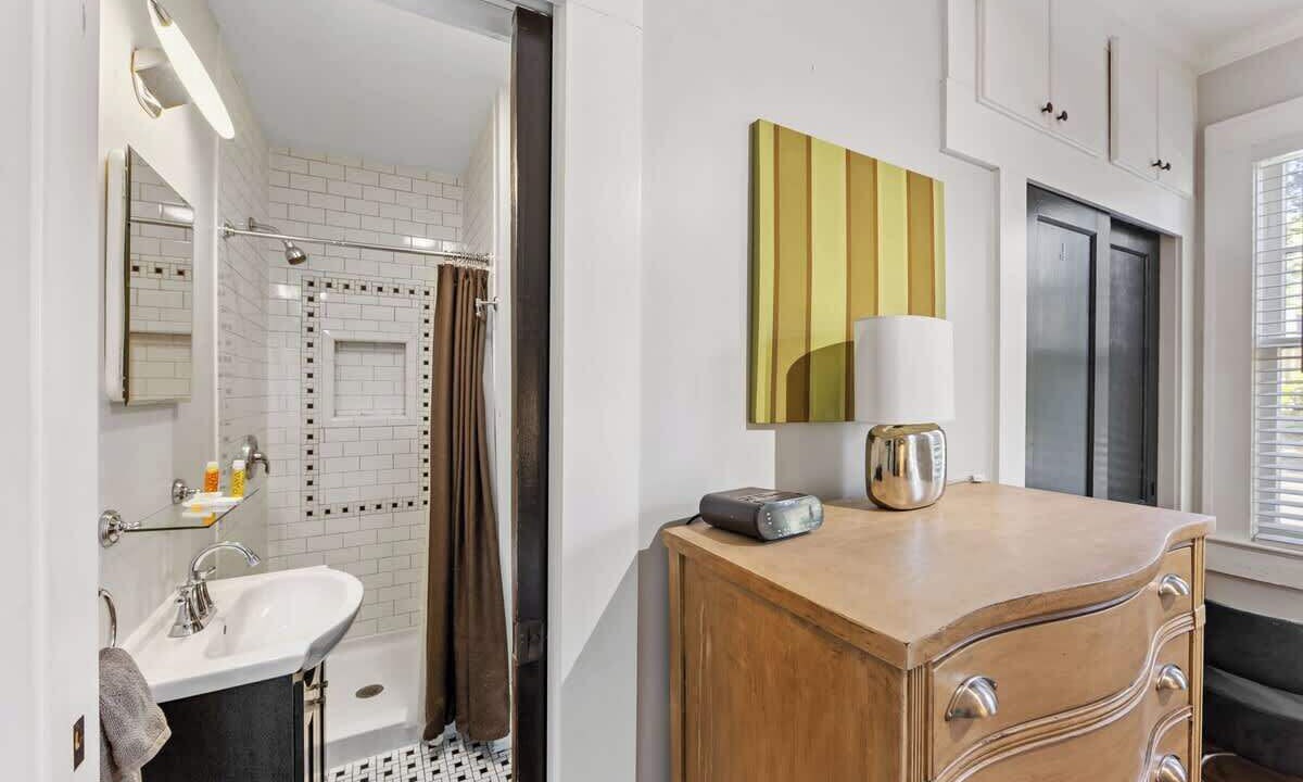Photo of Bathroom in Cherry