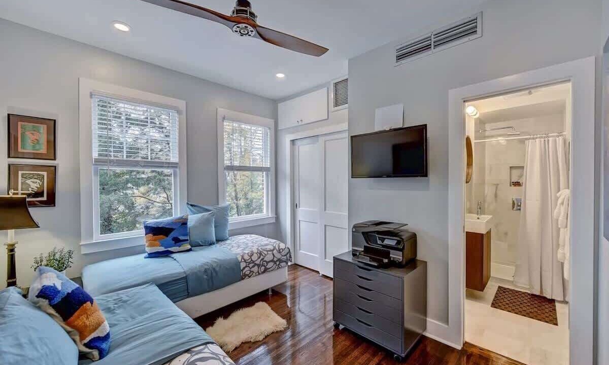 Photo of Bathroom in Cherry
