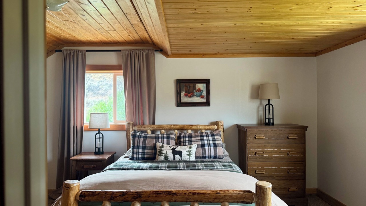 Photo of Bedroom in Salmon