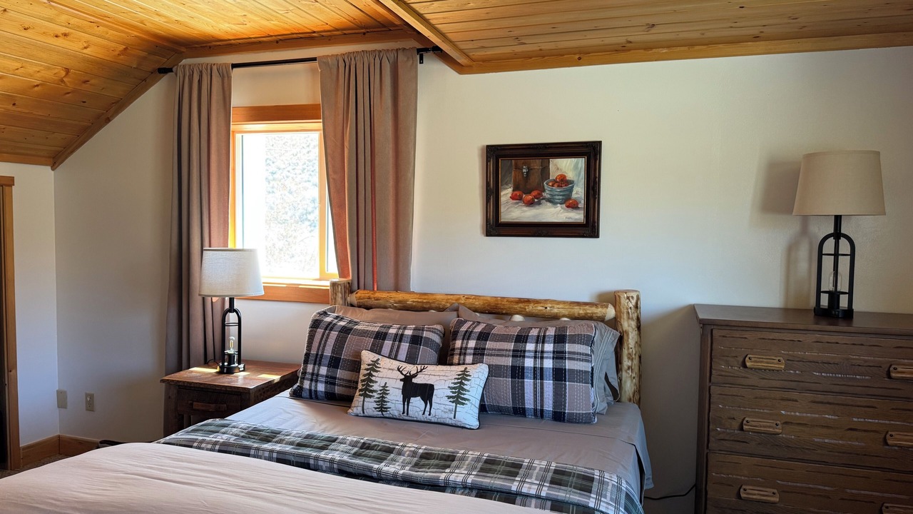 Photo of Bedroom in Salmon