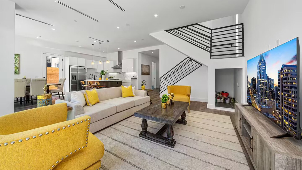 Photo of Livingroom in Melrose