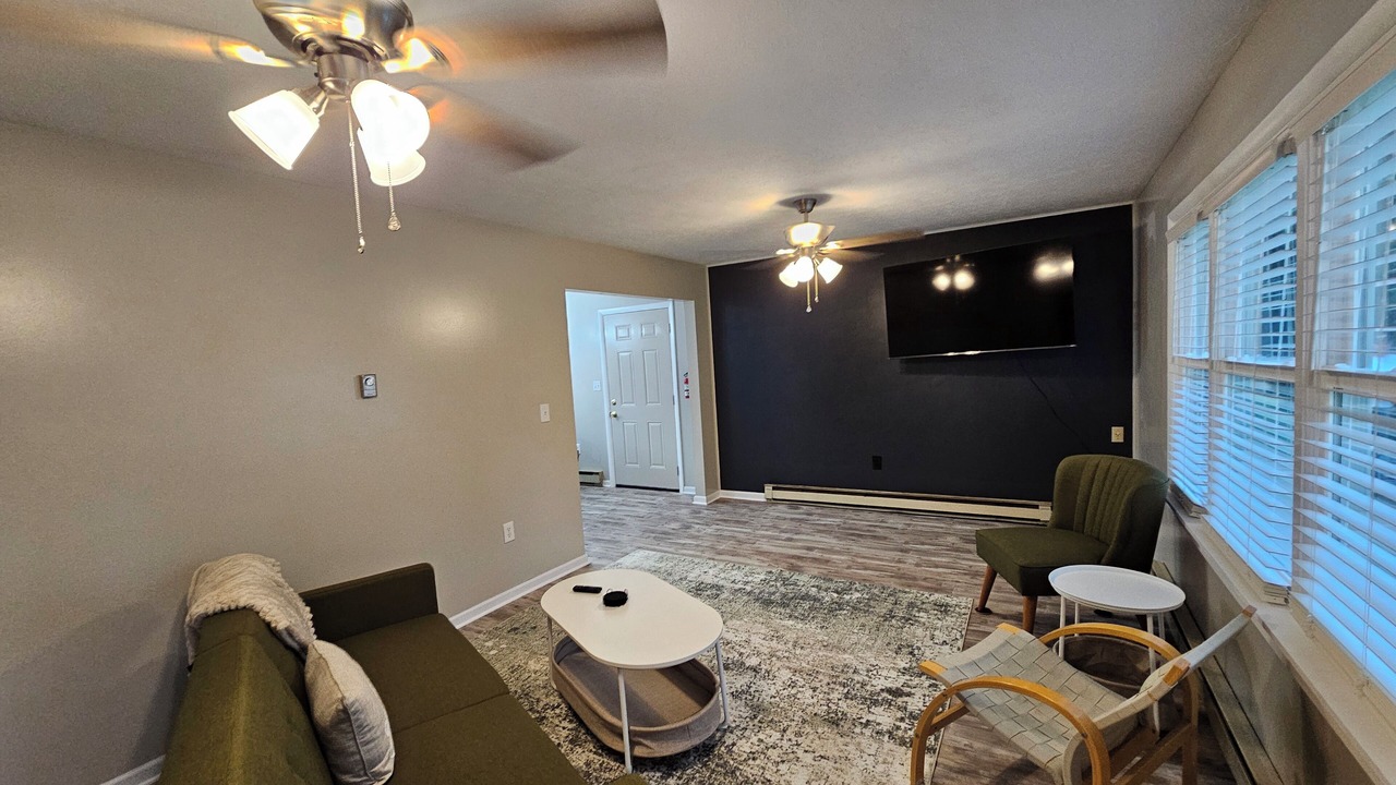 Photo of Livingroom in Raymond