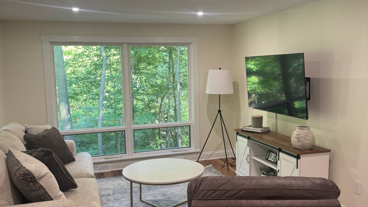 Photo of Livingroom in Willoughby Hills