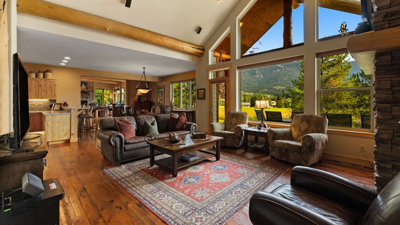 Photo of Livingroom in Big Sky
