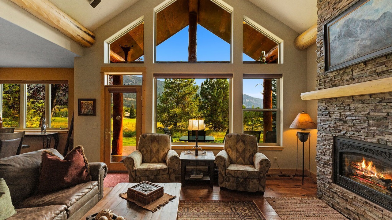 Photo of Livingroom in Big Sky