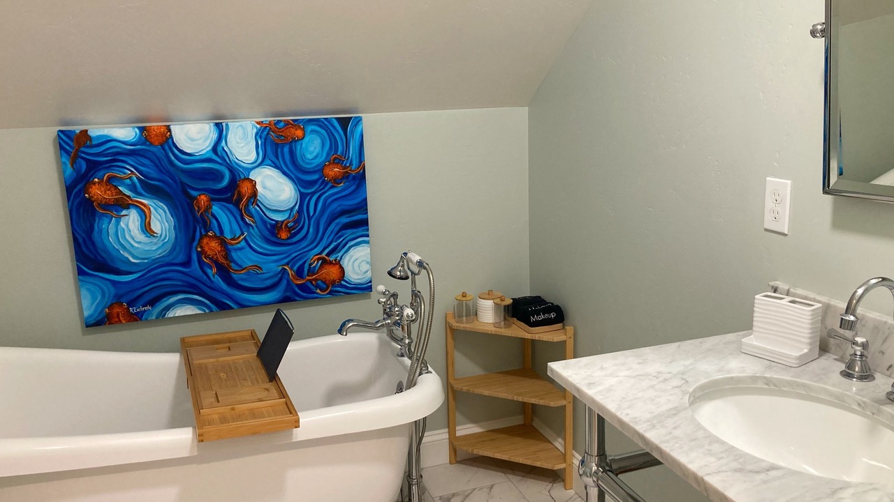 Photo of Bathroom in University District