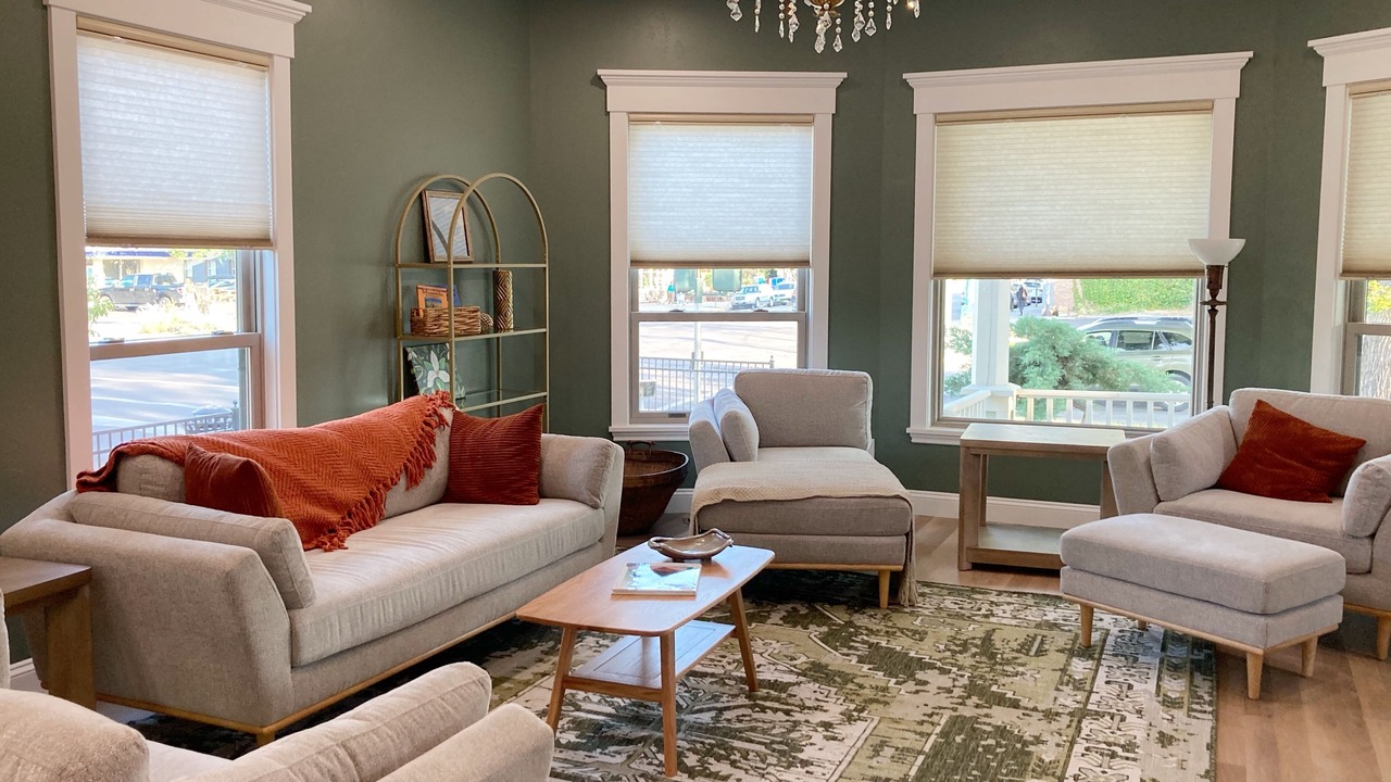 Photo of Livingroom in University District
