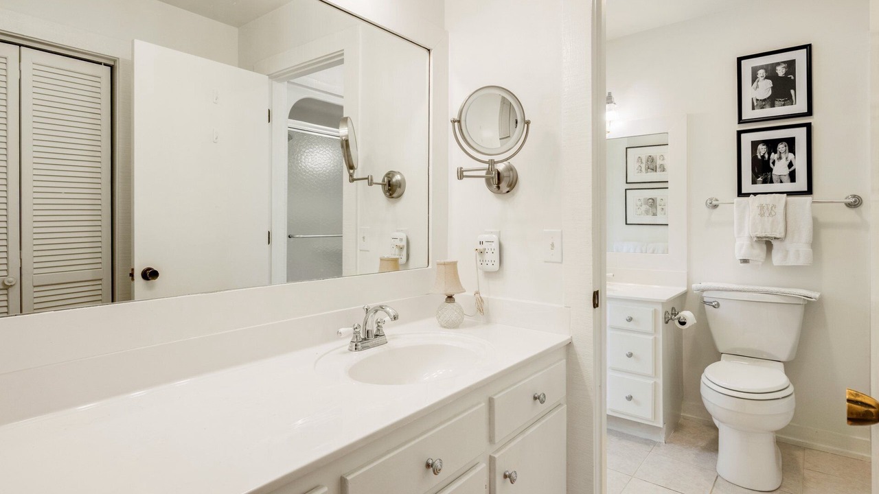 Photo of Bathroom in Debordieu Colony