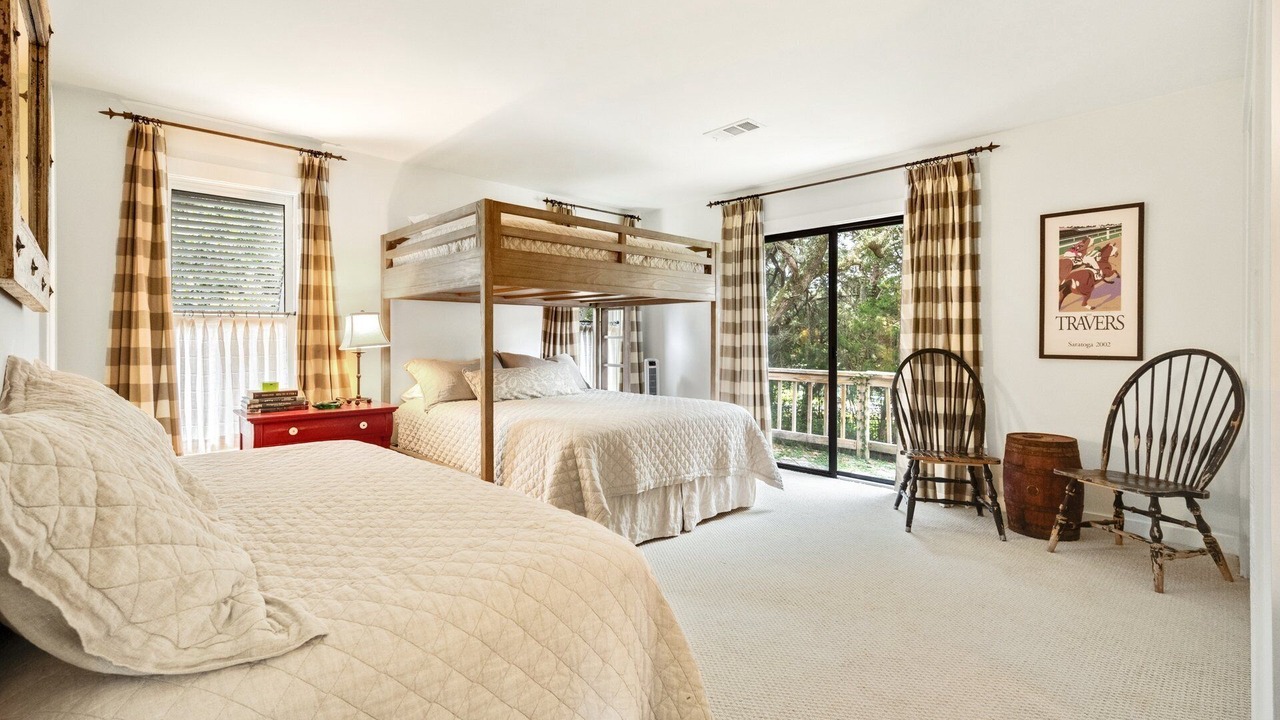 Photo of Bedroom in Debordieu Colony