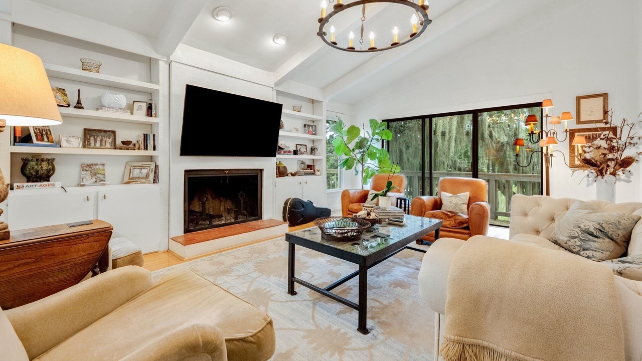 Photo of Livingroom in Debordieu Colony