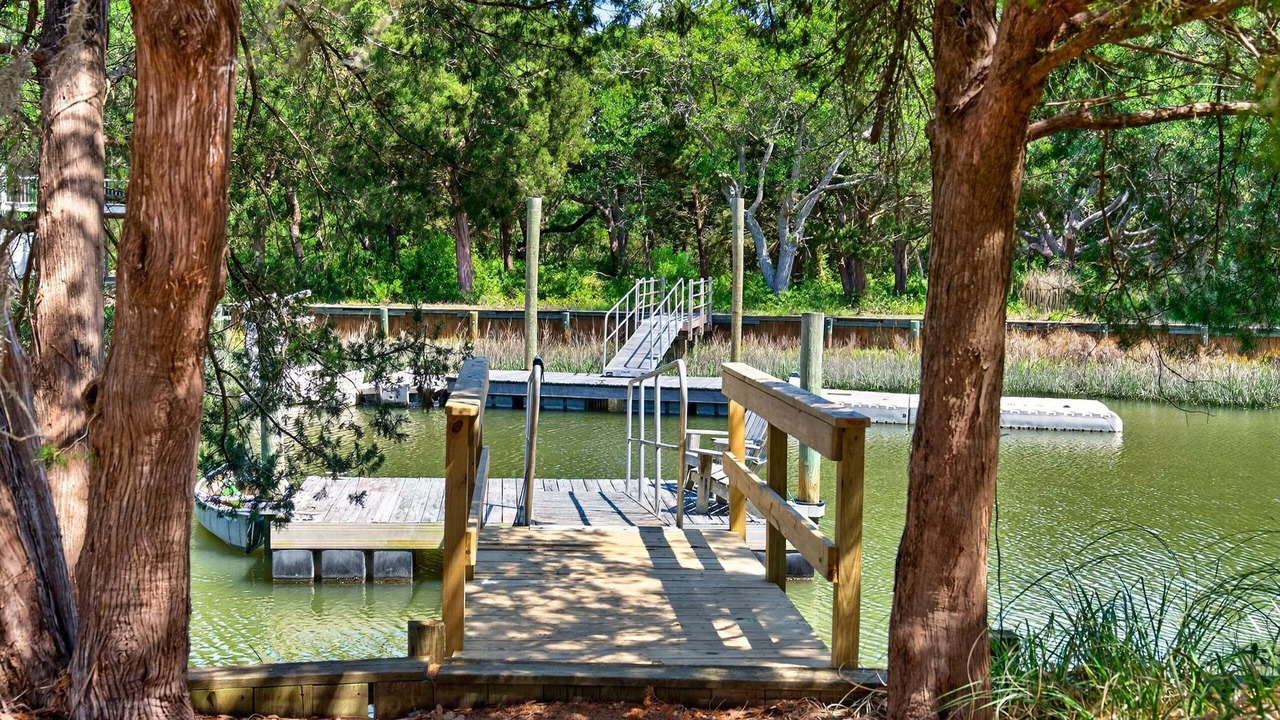 Photo of Others in Debordieu Colony