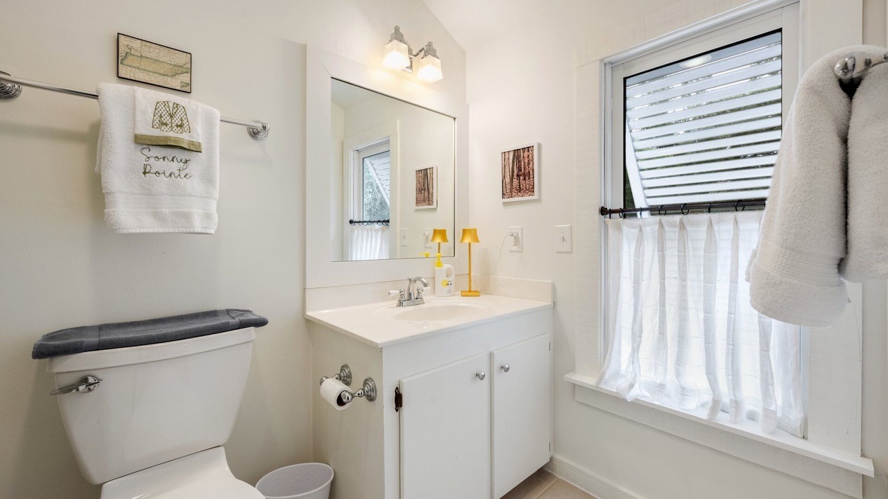 Photo of Bathroom in Debordieu Colony