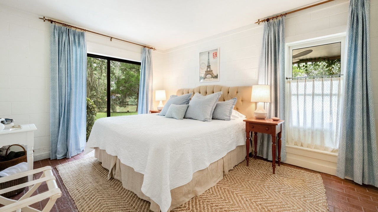 Photo of Bedroom in Debordieu Colony