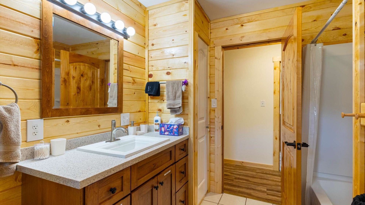 Photo of Bathroom in Gardiner
