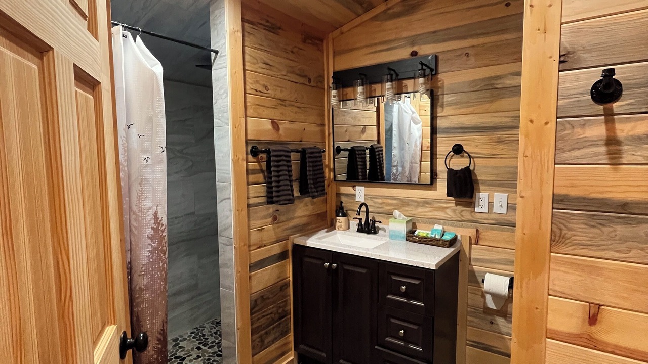 Photo of Bathroom in Island Park
