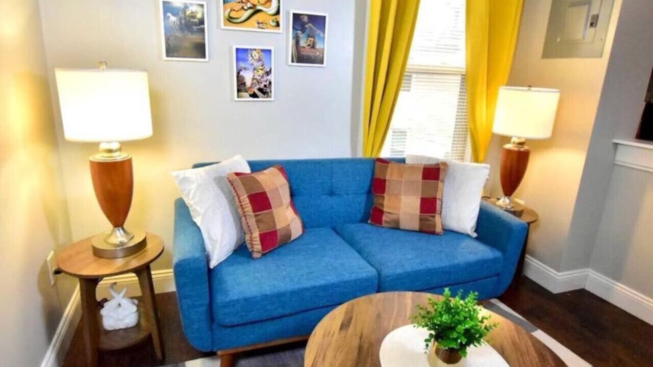 Photo of Livingroom in Detroit - Shoreway