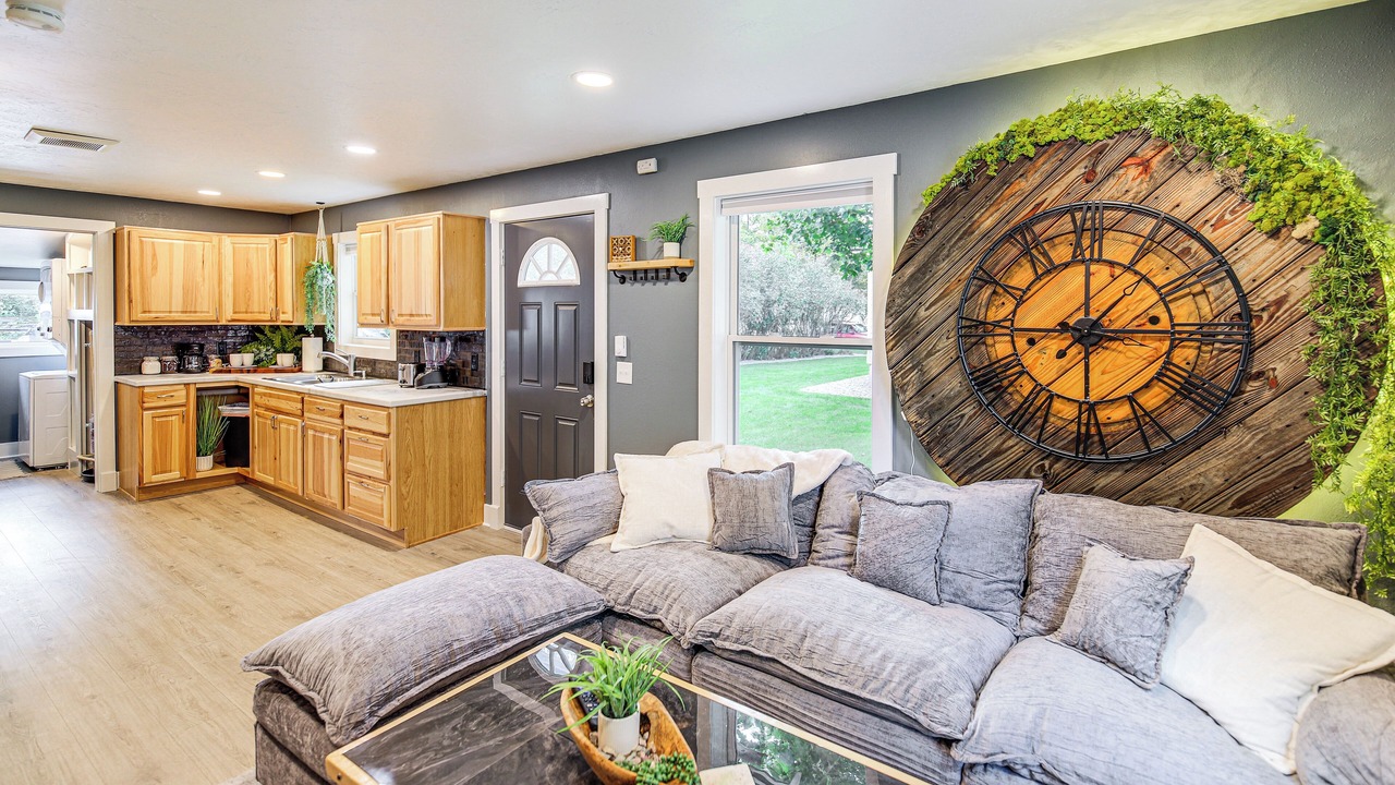 Photo of Livingroom in University District