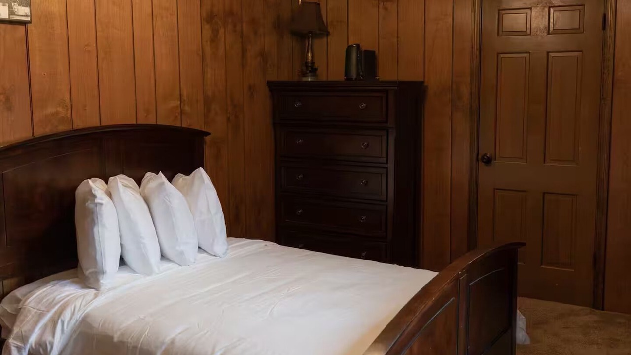 Photo of Bedroom in Newburgh
