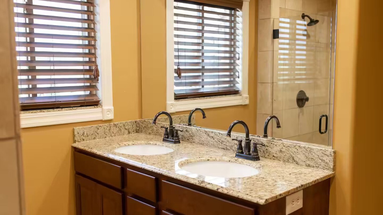 Photo of Bathroom in Newburgh