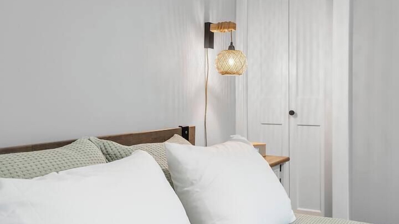 Photo of Bedroom in Detroit - Shoreway