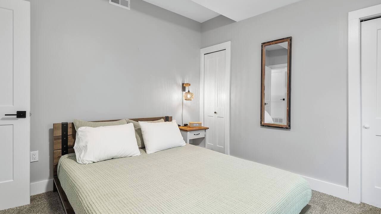 Photo of Bedroom in Detroit - Shoreway