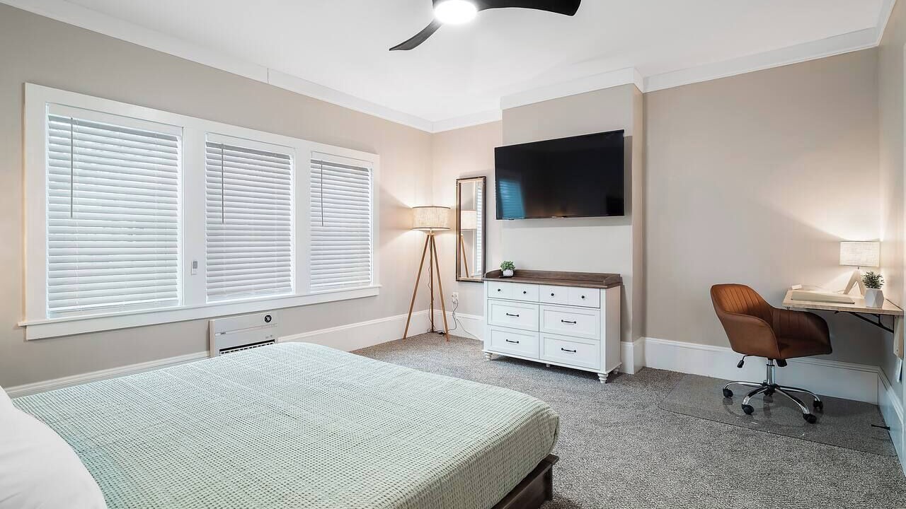 Photo of Bedroom in Detroit - Shoreway