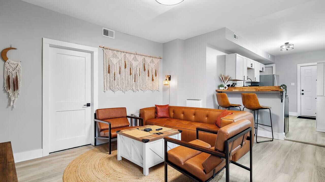 Photo of Livingroom in Detroit - Shoreway