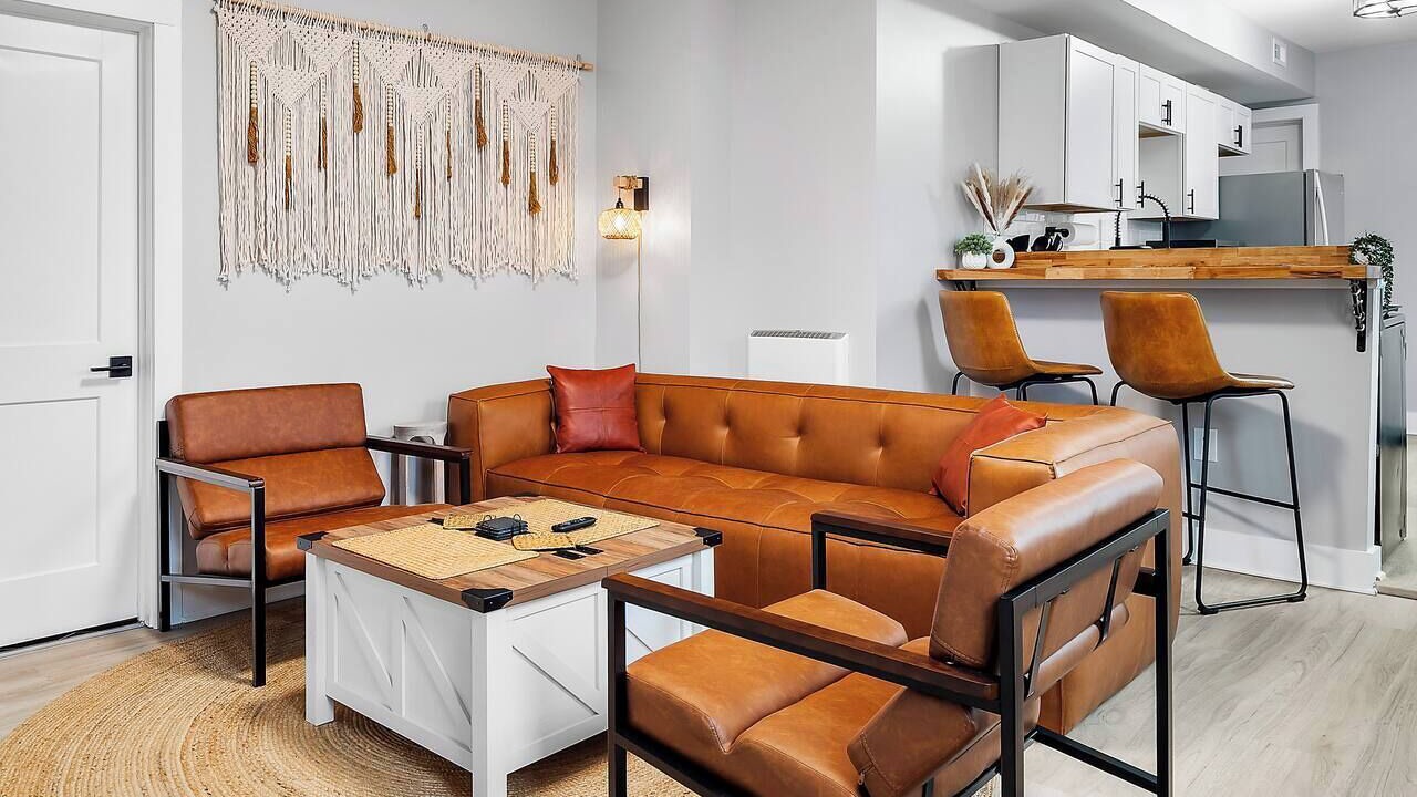 Photo of Livingroom in Detroit - Shoreway