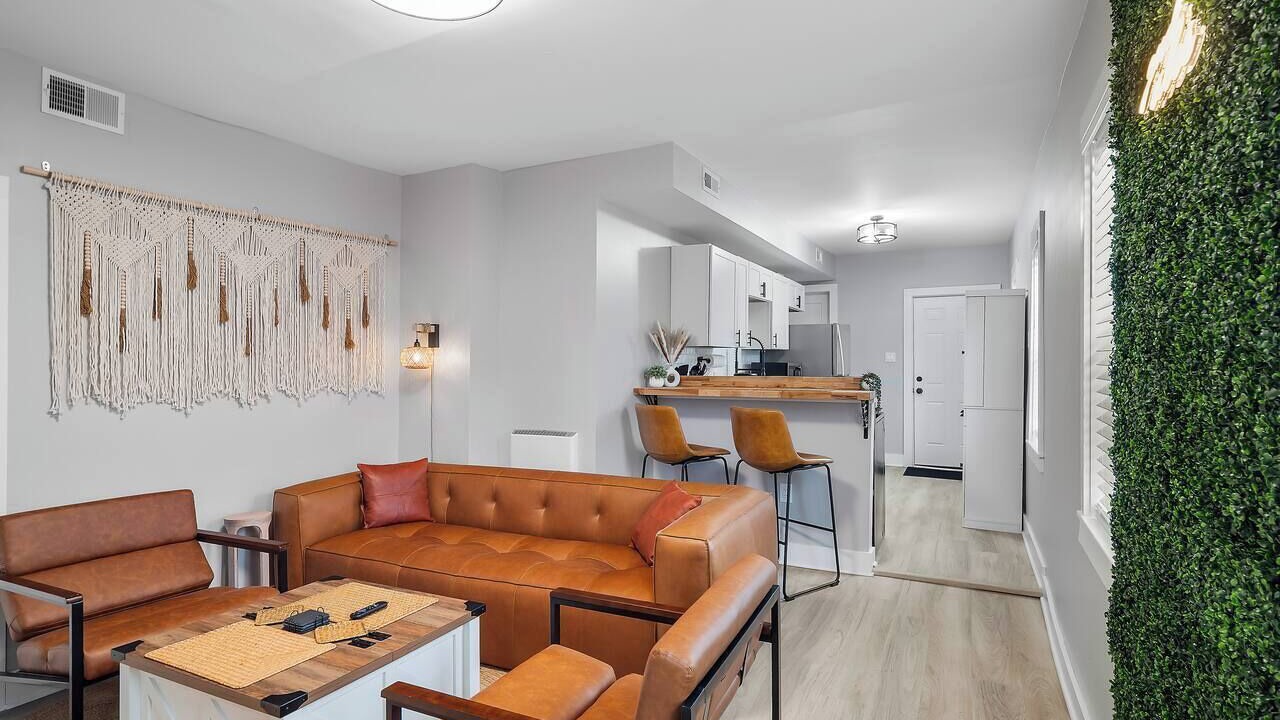 Photo of Livingroom in Detroit - Shoreway