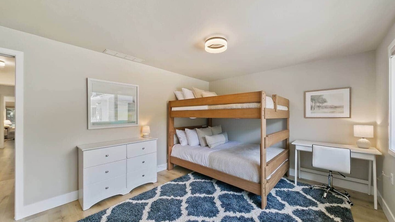 Photo of Bedroom in Depot Bench
