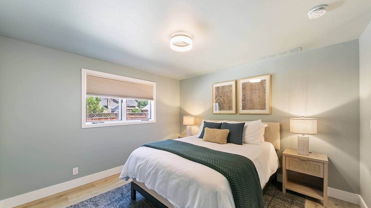 Photo of Bedroom in Depot Bench