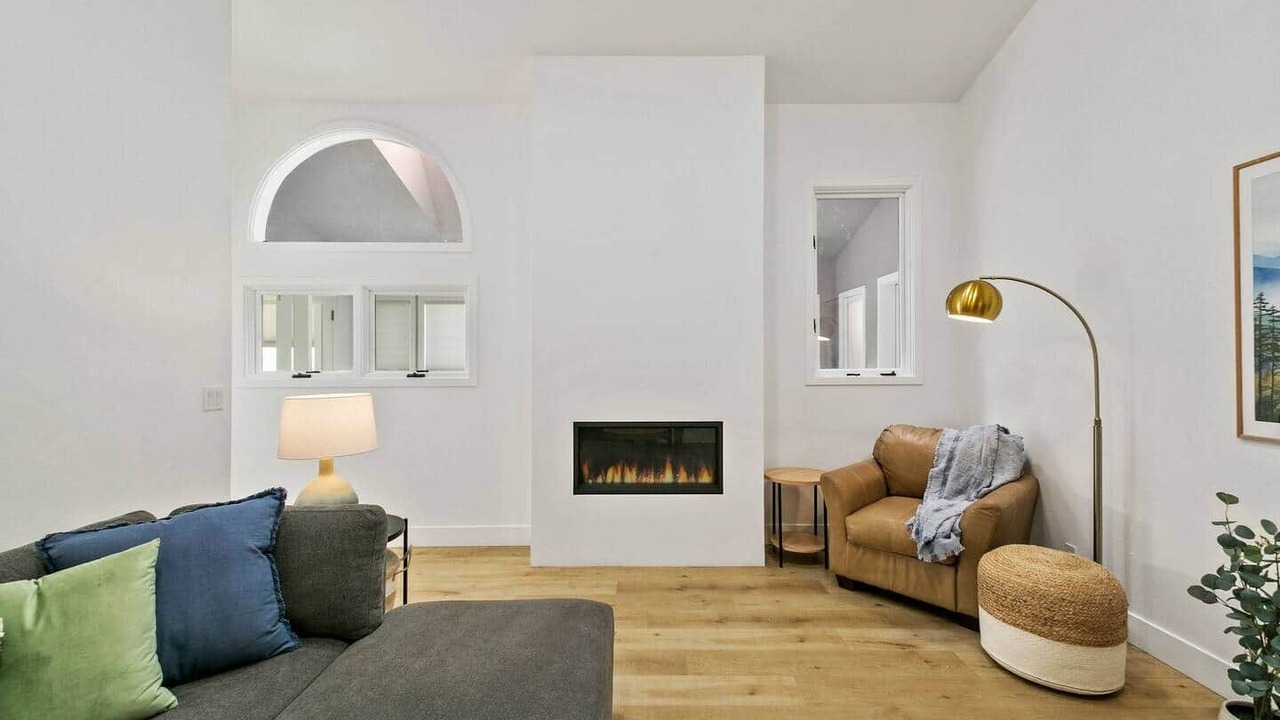Photo of Livingroom in Depot Bench