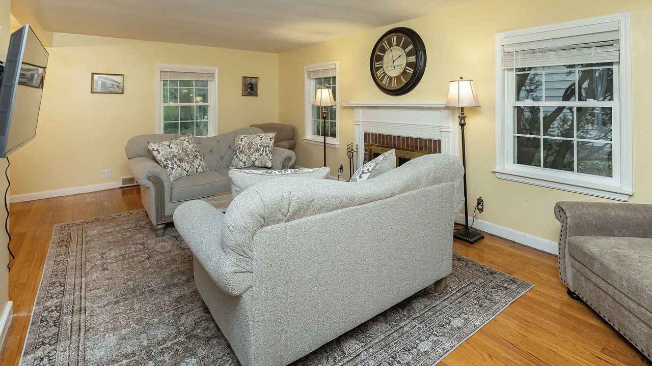 Photo of Livingroom in Ames