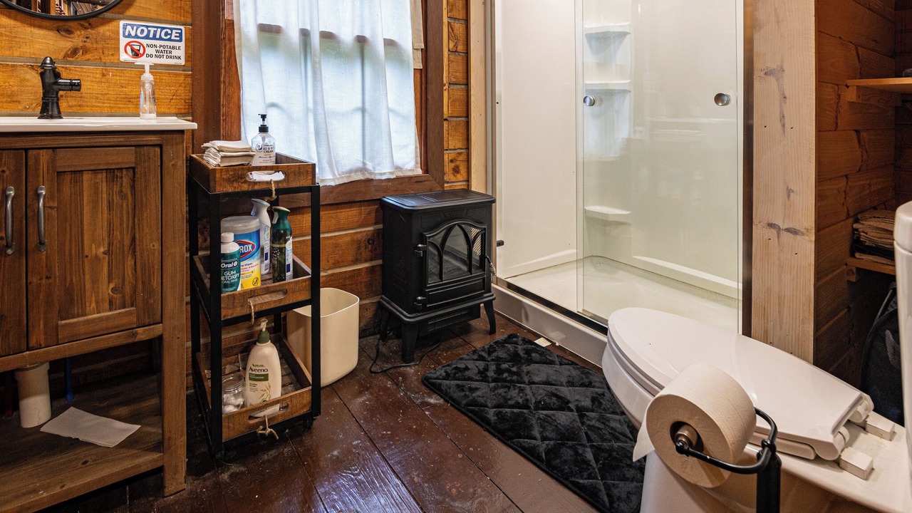 Photo of Bathroom in Dola