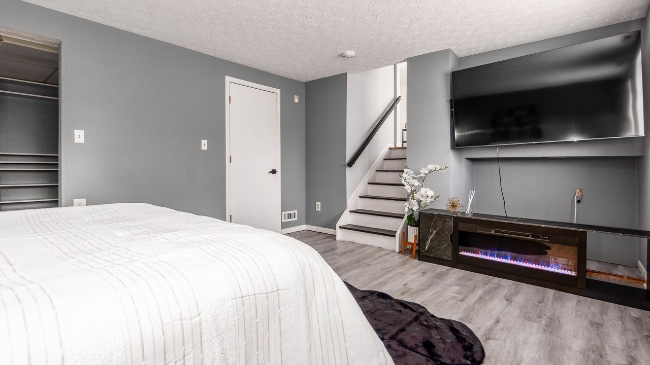 Photo of Bedroom in Summit Station
