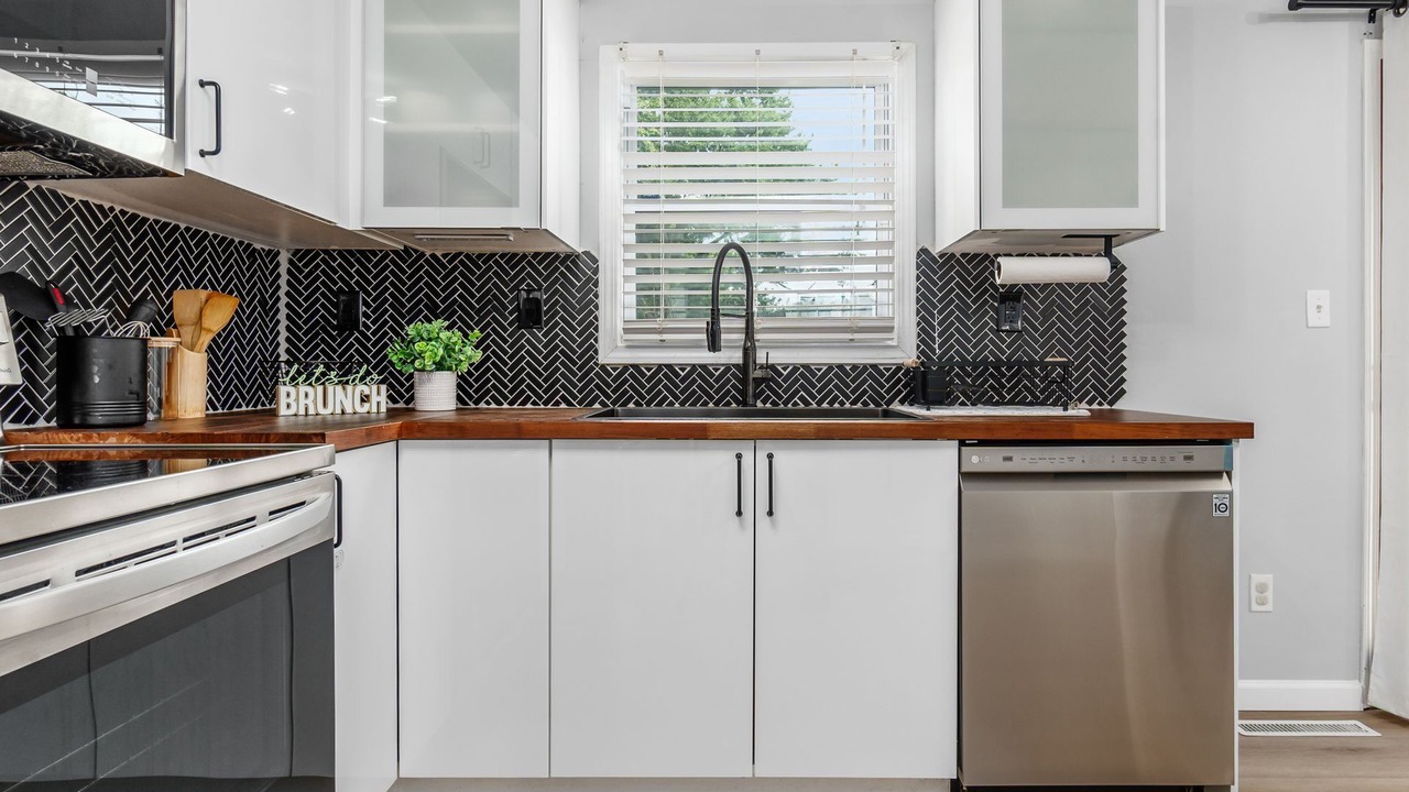 Photo of Kitchen in Summit Station