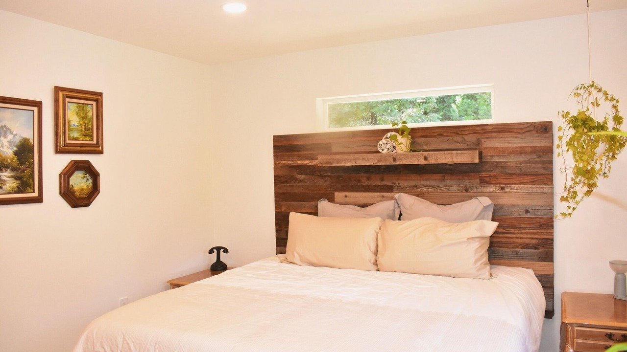 Photo of Bedroom in McKenzie Bridge