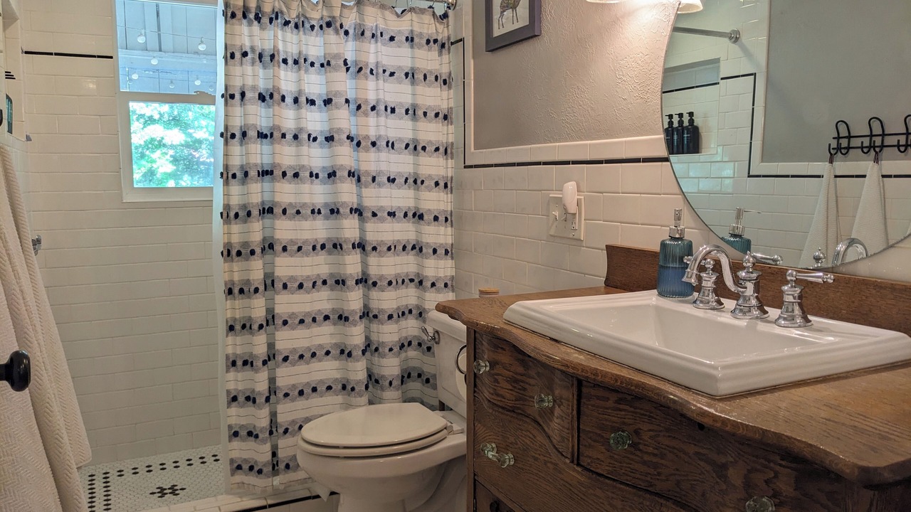 Photo of Bathroom in Sunset