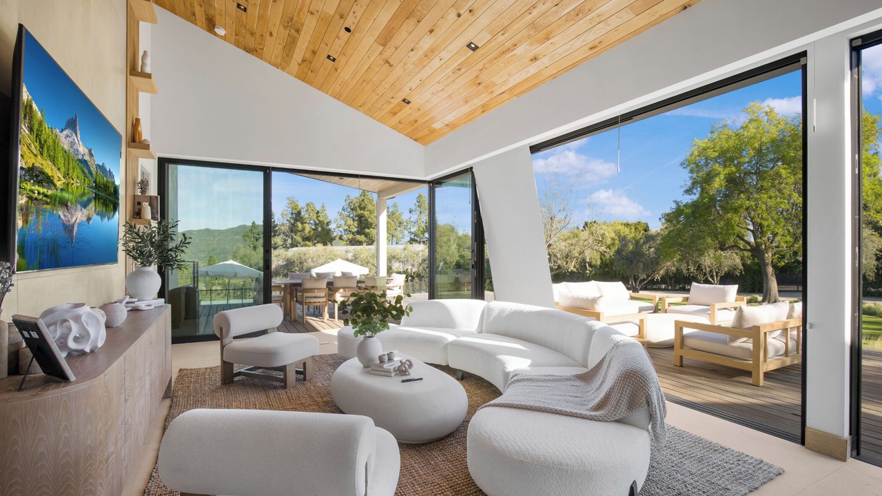Photo of Livingroom in Malibu